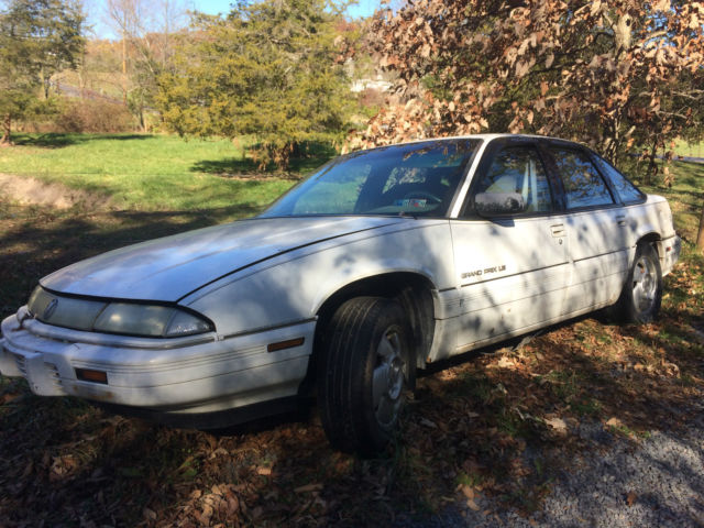1992 Pontiac Grand Prix 4 door sedan - photo 4