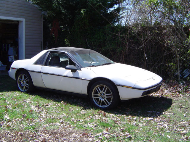 Pontiac Fiero 1984 with 1988 cradle, Brake upgrade, 4sp Manual, 4cyl 1984 Pontiac Fiero