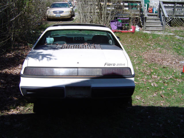 1984 Pontiac Fiero - photo 3