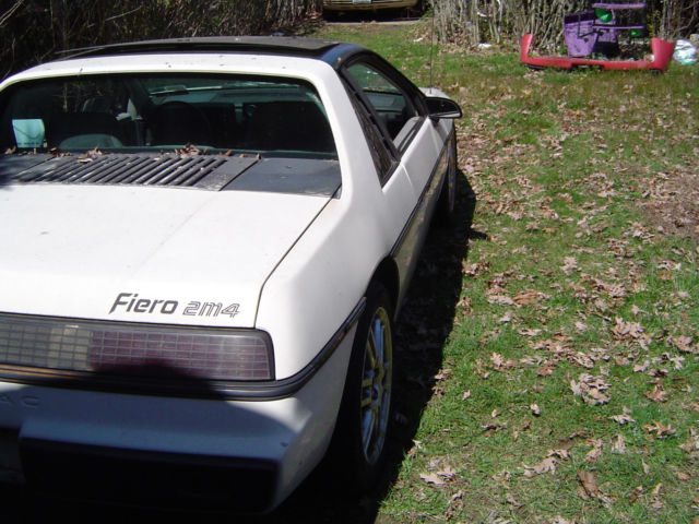 1984 Pontiac Fiero - photo 4