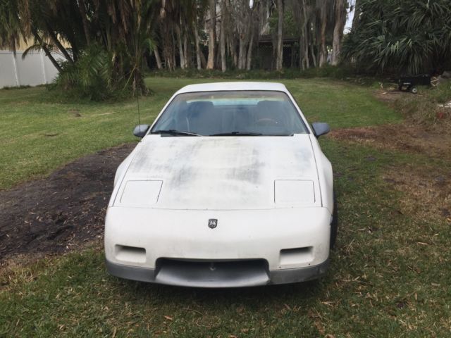 1985 Pontiac Fiero - photo 2