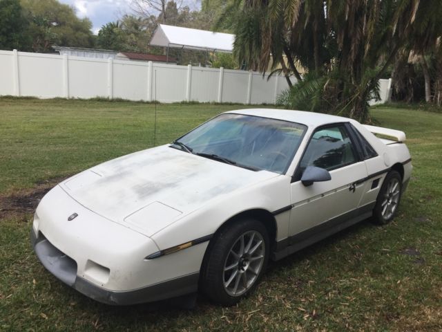 1985 Pontiac Fiero - photo 3