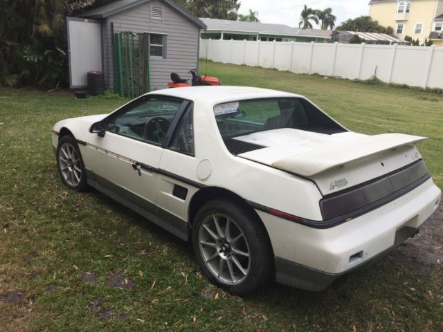 1985 Pontiac Fiero - photo 4