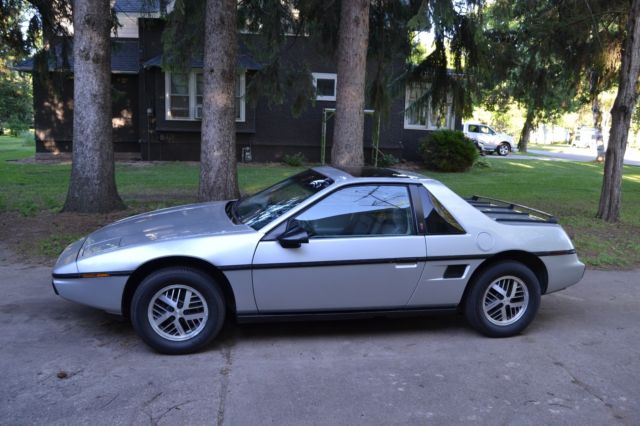 1986 Pontiac Fiero - photo 2