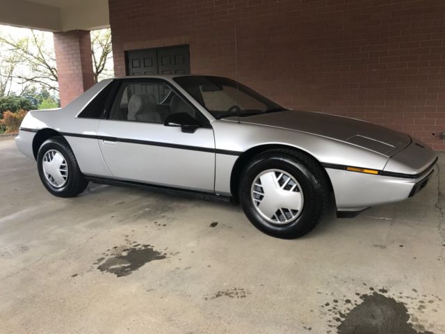 1986 Pontiac Fiero FIERO 2M4 2D COUPE FASTBACK - photo 4