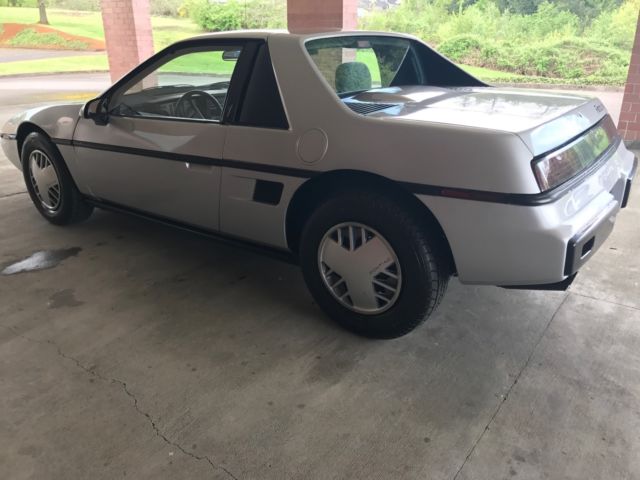 1986 Pontiac Fiero FIERO 2M4 2D COUPE FASTBACK - photo 9