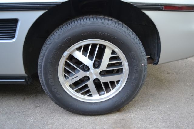 1986 Pontiac Fiero - photo 3