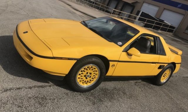 Pontiac Fiero 5 Speed 1988 1988 Pontiac Fiero SE