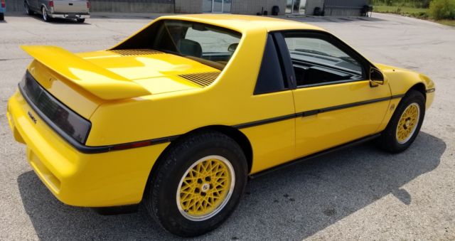 1988 Pontiac Fiero SE - photo 6
