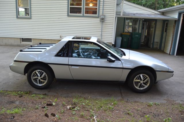 1986 Pontiac Fiero - photo 5
