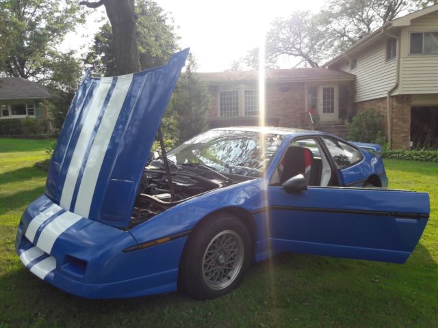 1987 Pontiac Fiero - photo 2