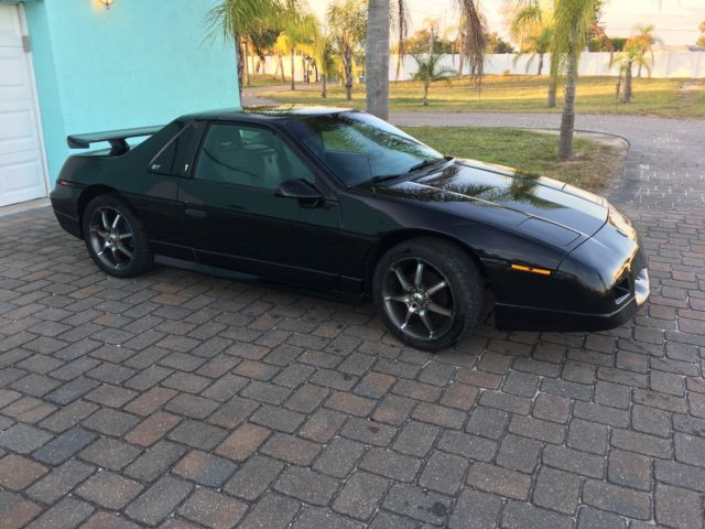1986 Pontiac Fiero - photo 4