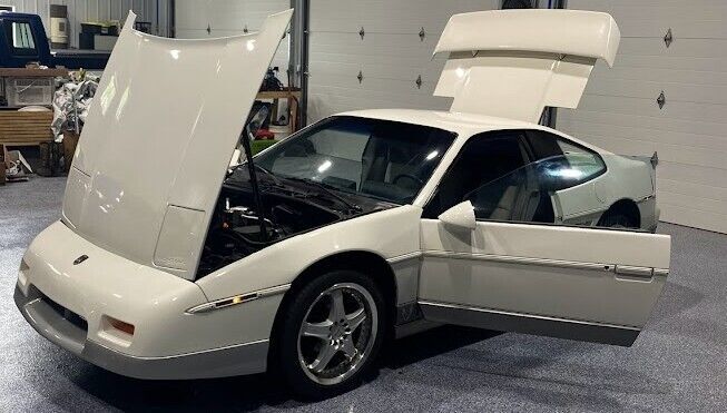 1985 Pontiac Fiero - photo 3