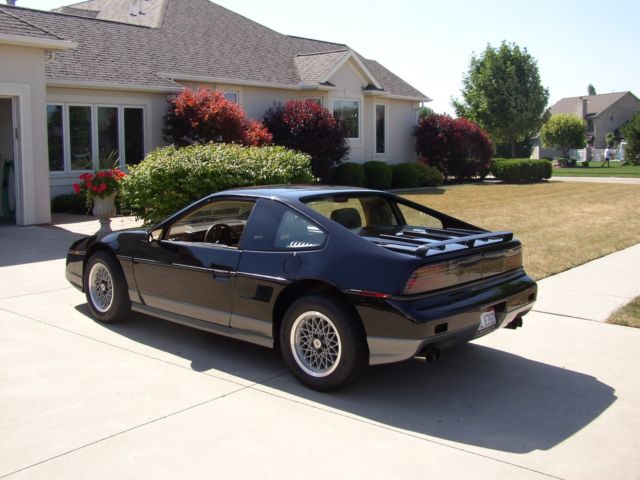 1986 Pontiac Fiero GT - photo 2