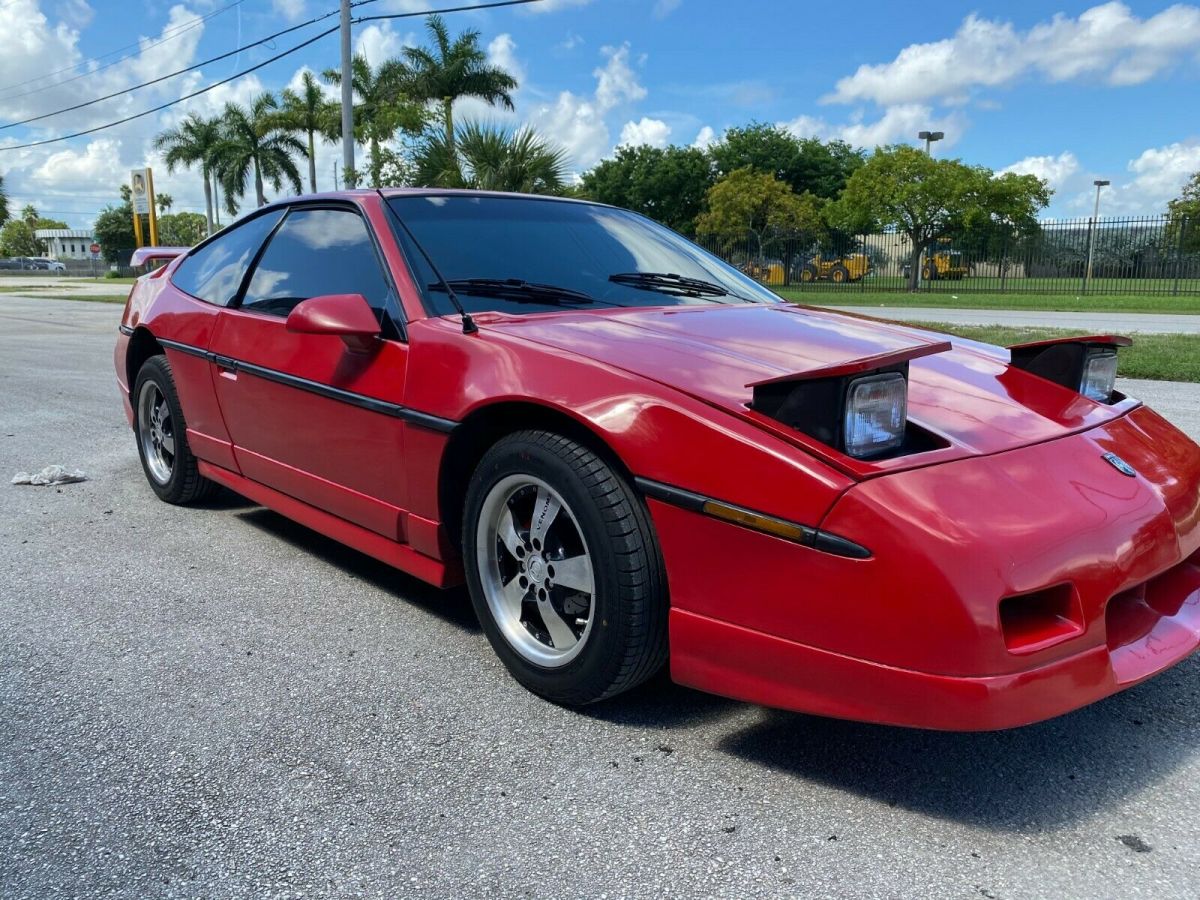 Pontiac Fiero GT 2M6 V6 Stick Shift Very Rare to find 1986 Pontiac Fiero GT