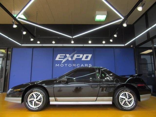 Pontiac Fiero GT Coupe Kenwood Stereo Sunroof 1985 Pontiac Fiero GT Coupe 2-Door
