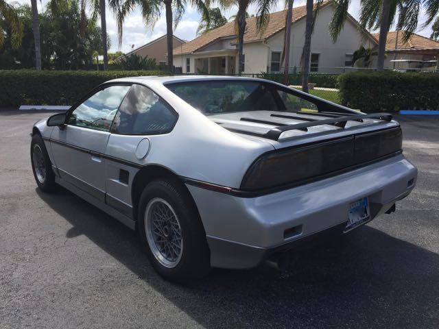 1987 Pontiac Fiero GT Coupe 2-Door - photo 3
