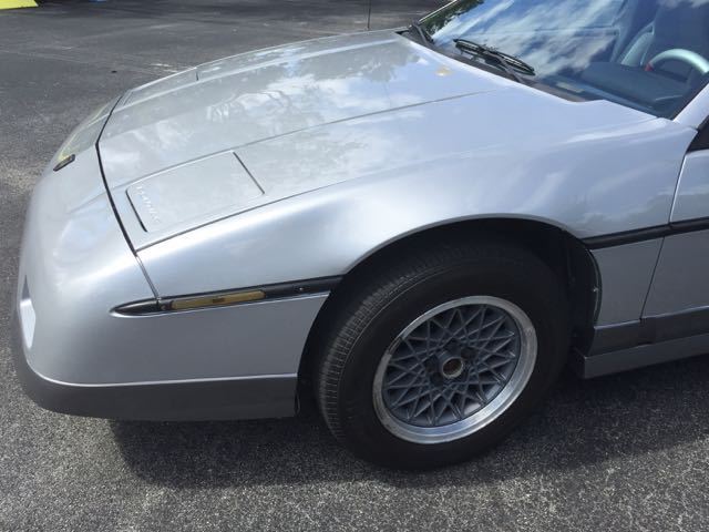 1987 Pontiac Fiero GT V6 - photo 3