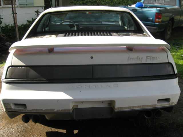 1984 Pontiac Fiero - photo 2