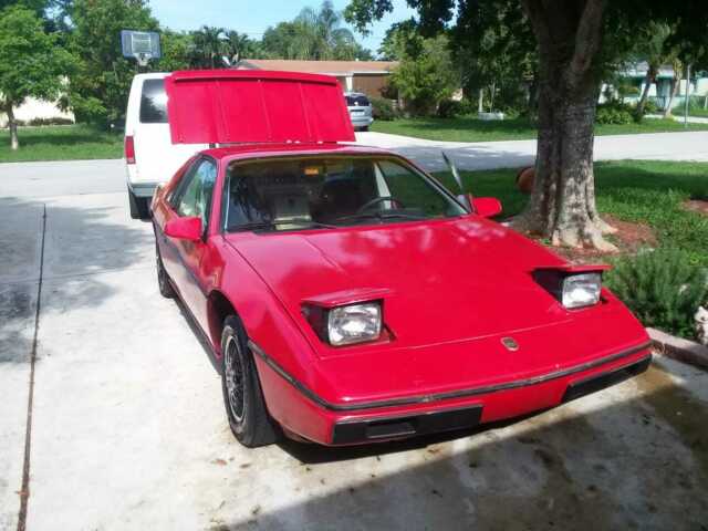 1984 Pontiac Fiero SE - photo 2