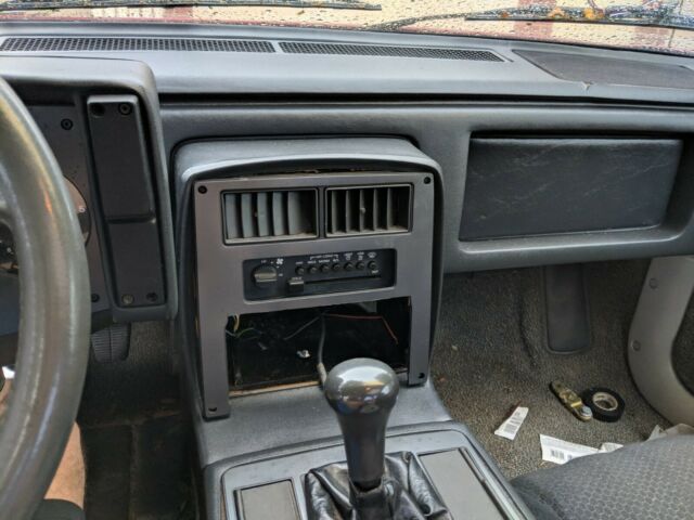 1984 Pontiac Fiero SE - photo 9