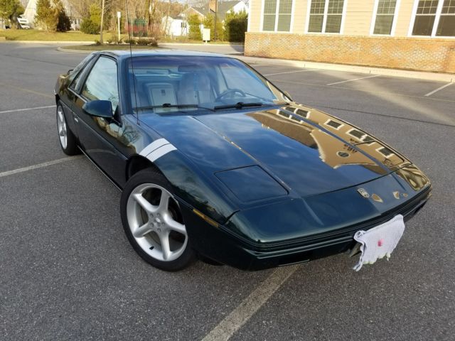 1984 Pontiac Fiero SE - photo 2