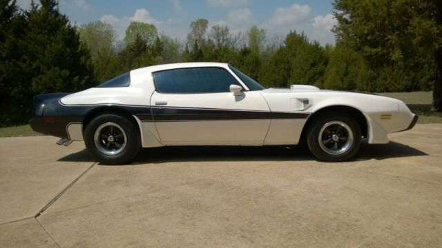 1981 Pontiac Trans Am 2 door coupe - photo 2