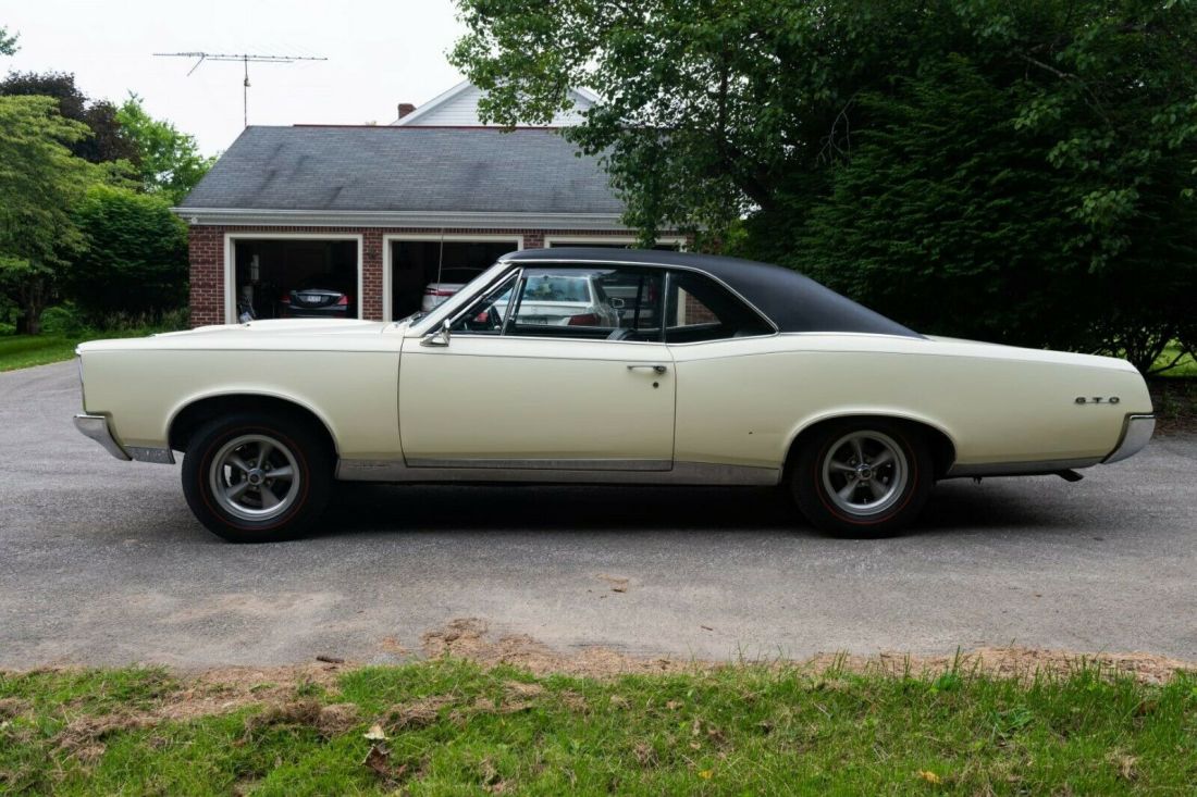 1967 Pontiac GTO black vinyl roof, - photo 3