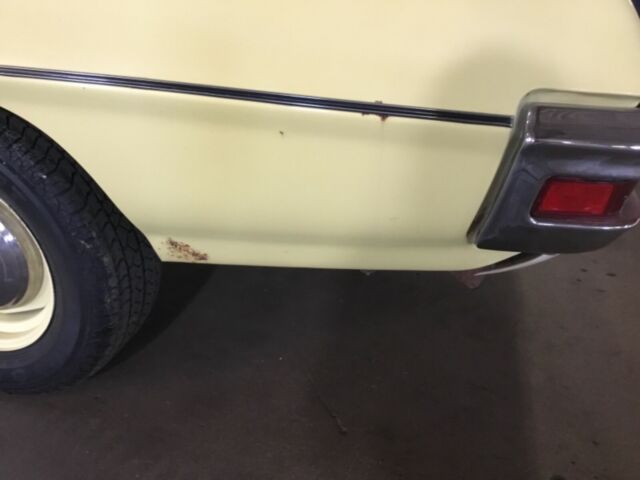 1972 Pontiac Le Mans standard interior - photo 10