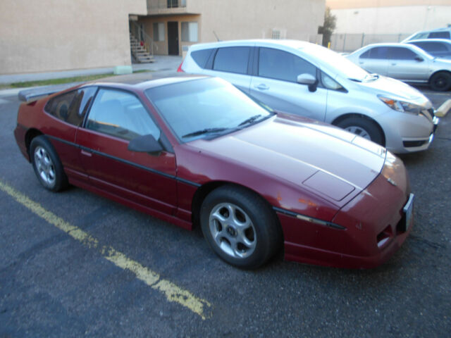 1987 Pontiac Fiero - photo 2
