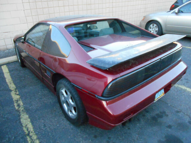 1987 Pontiac Fiero - photo 3