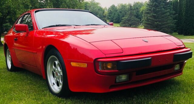 1983 Porsche 944 sunroof coupe - photo 2
