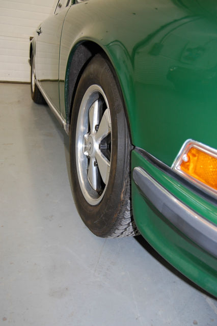 1972 Porsche 911 T Coupe Irish Green with Tan interior - photo 7