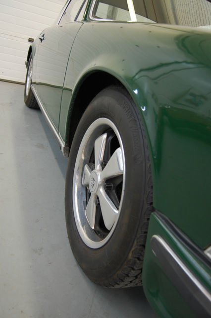 1972 Porsche 911 T Coupe Irish Green with Tan interior - photo 9