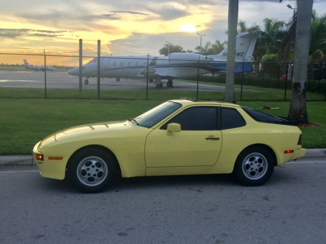 Porsche 944 1987 Rare yellow color , 2.5 8 valve engine , Automatic 1987 Porsche 944