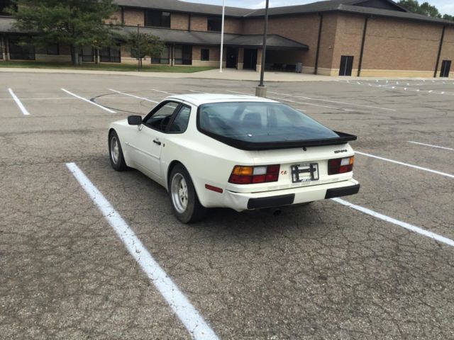 1985 Porsche 944 - photo 2