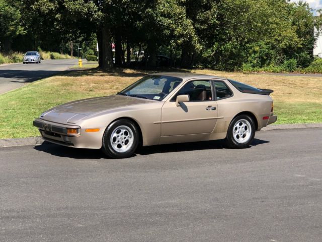 Porsche 944 Sunroof Coupe. Mint original with 68K miles 5-speed no reserve 1985 Porsche 944