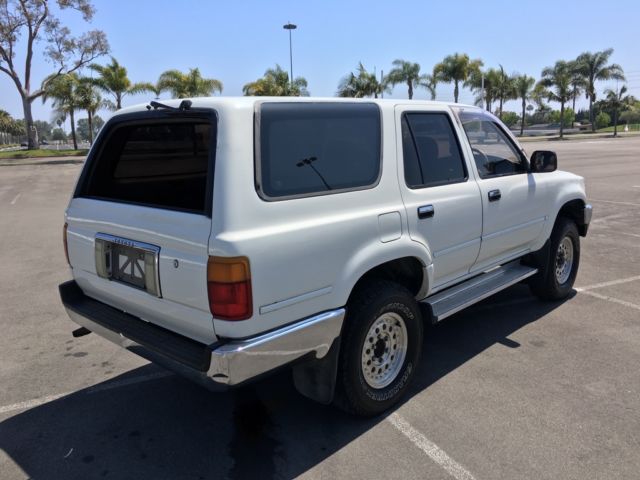 1989 Toyota 4 Runner / Hi-Lux Surf 83K NEVER ON MAIL ROUTE A ON ROAD USE - photo 3