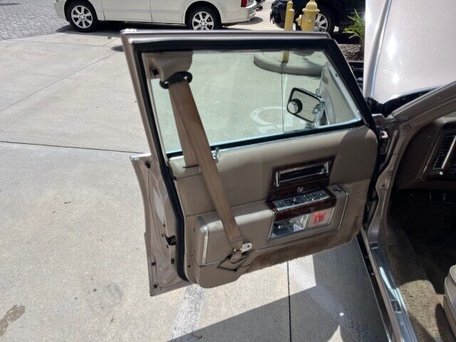 1991 Cadillac Fleetwood - photo 10