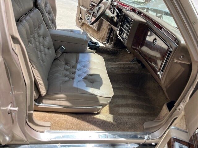 1991 Cadillac Fleetwood - photo 13