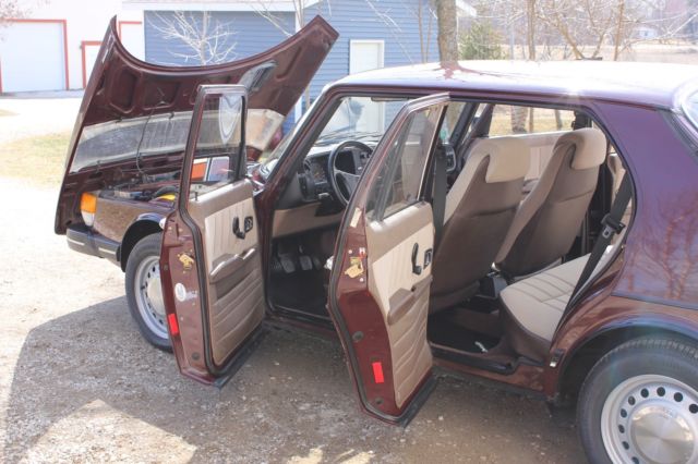 Preservation Class SAAB 900 1986 Saab 900