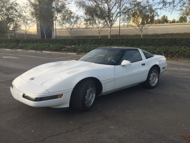 1992 Chevrolet Corvette Base Hatchback 2-Door - photo 12