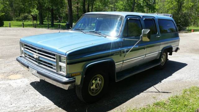 1986 Chevrolet Suburban C20 HD Custom Deluxe - photo 2