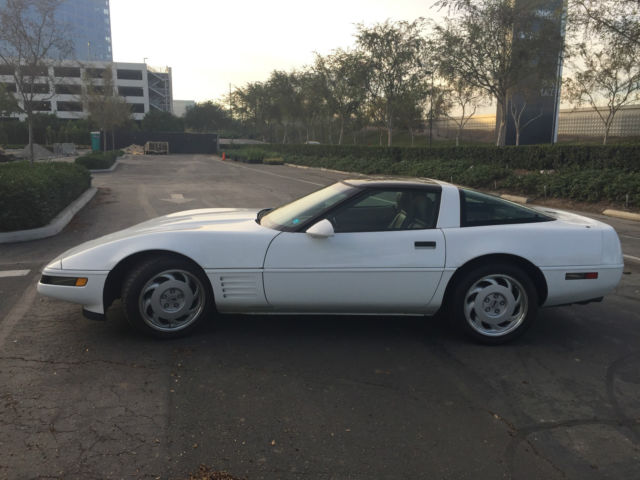 1992 Chevrolet Corvette Base Hatchback 2-Door - photo 13