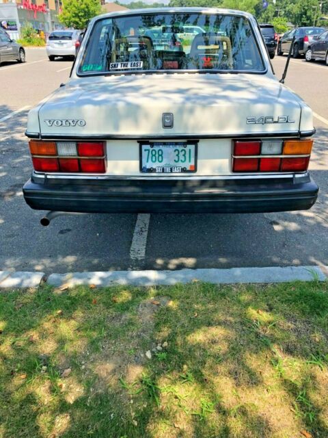 1990 Volvo 240 - photo 5