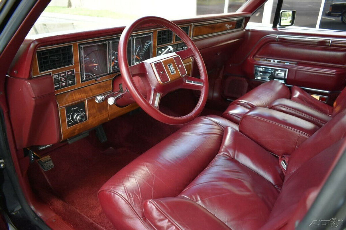 1989 Lincoln Town Car Signature 3900 Miles - photo 13