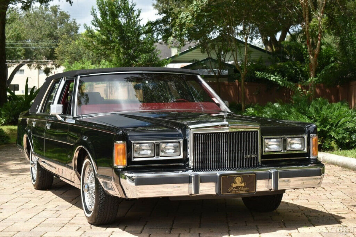 1989 Lincoln Town Car Signature 3900 Miles - photo 2