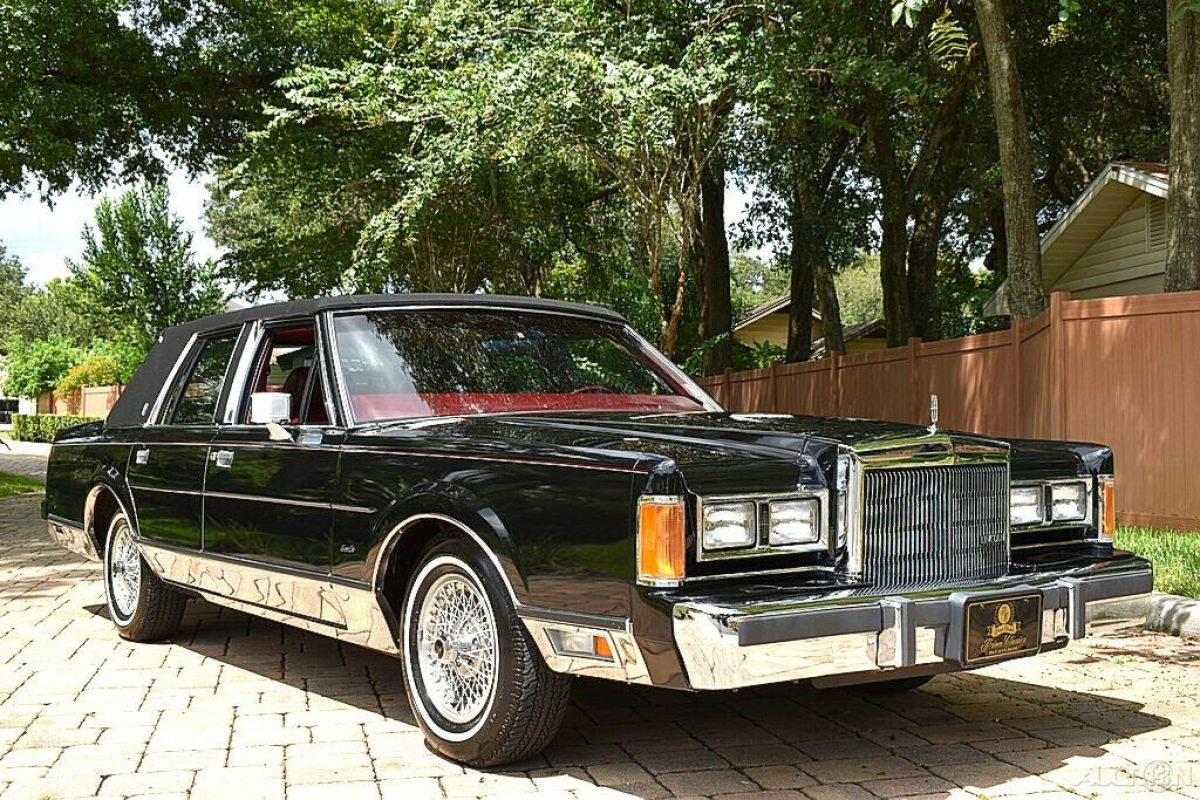 1989 Lincoln Town Car Signature 3900 Miles - photo 3