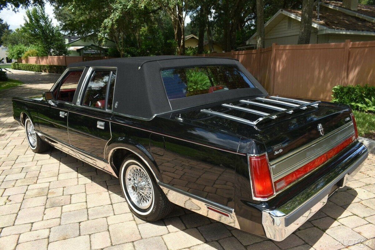 1989 Lincoln Town Car Signature 3900 Miles - photo 4