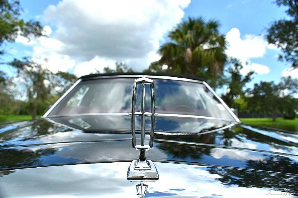 1989 Lincoln Town Car Signature 3900 Miles - photo 6